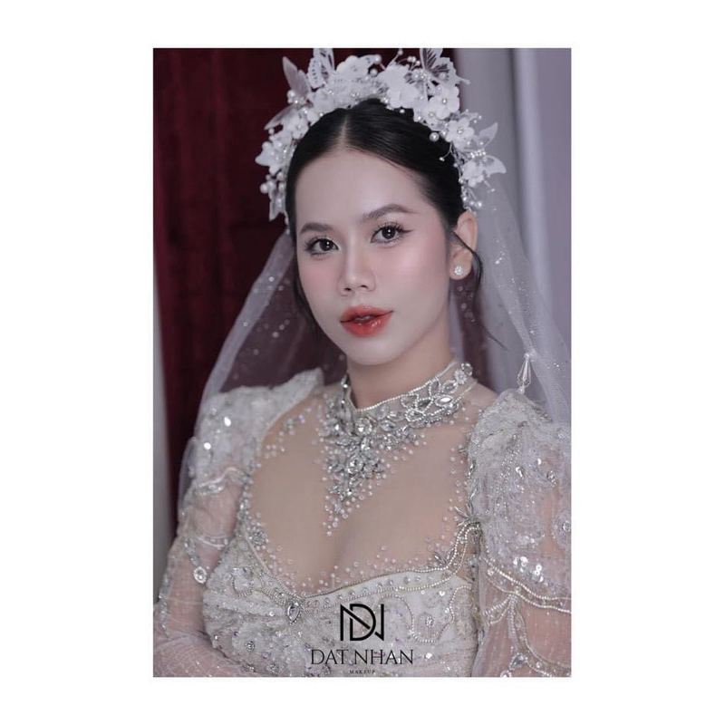 Bờm bướm đính hoa lấp lánh(Hoa trắng điểm sẽ hơi khác)