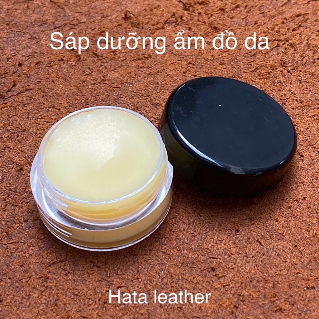 Sáp dưỡng đồ da Hata Leather là sản phẩm chuyên dụng giúp bảo quản và chăm sóc cho các món đồ da như ví, túi xách