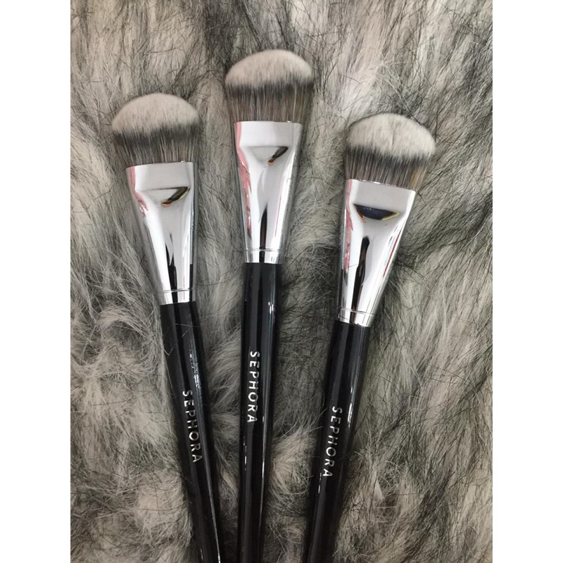 Hàng siêu hot-Cọ nền Sephora 47, giúp tán kem nền nhanh chóng, gọn gàng.