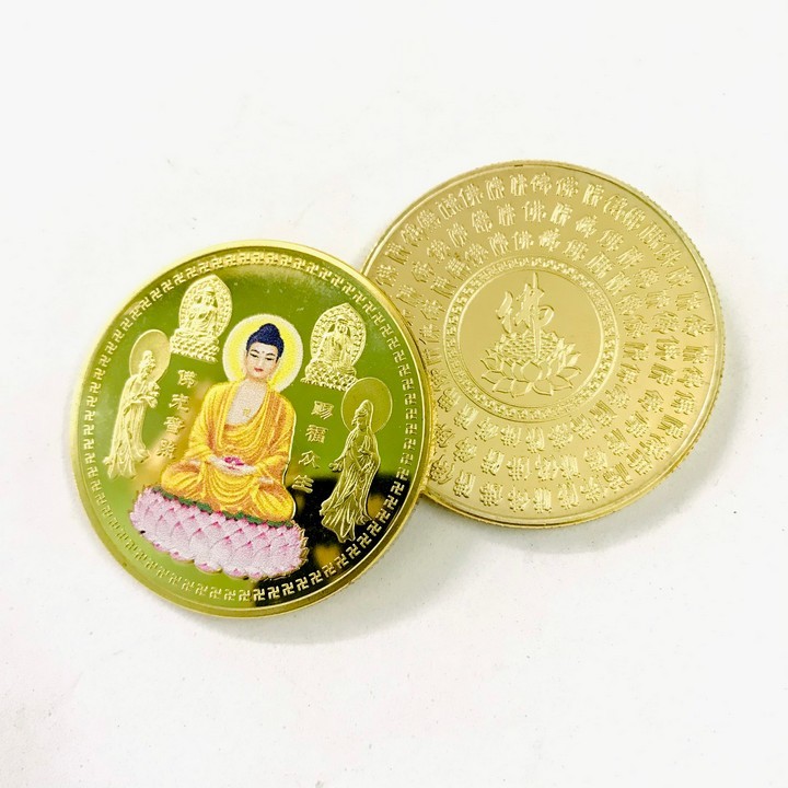 Đồng Xu Đức Phật Tổ Như Lai Và Các Vị Bồ Tát In Màu Thuỷ May Mắn, tặng túi gấm đỏ