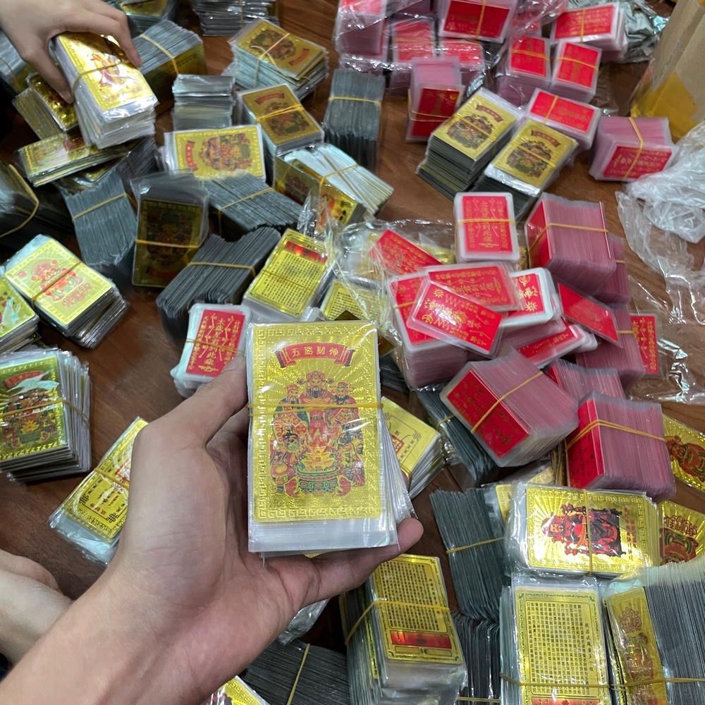 SỈ 100 Thẻ Kim Bài Ngũ Lộ Thần Tài plastic vàng - Khai Vận Mở Cung Tài Lộc - Bình An mạ vàng