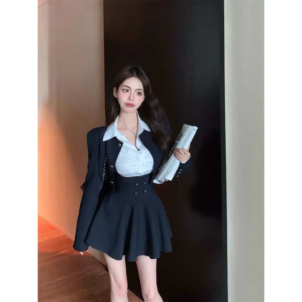 Set yếm váy xoè trung học teen và áo croptop khoác thanh lịch cùng áo sơ mi lửng dài tay