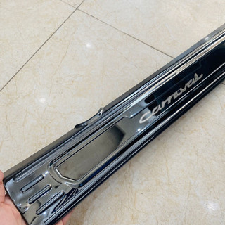Ốp bậc cửa, nẹp bước chân xe Kia Carnival 2022, 2023, 2024 titan phay xước cao cấp, sáng bóng mẫu 6 chi tiết