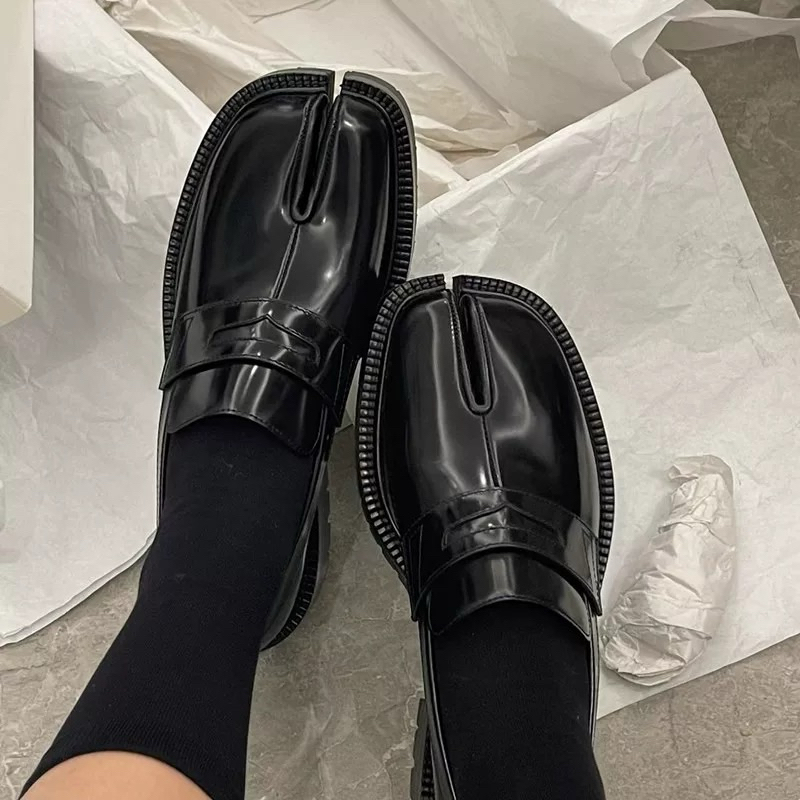 Giày da tabi chia ngón unisex nam nữ. Clint Tabi Loafers & Derby Shoes ...