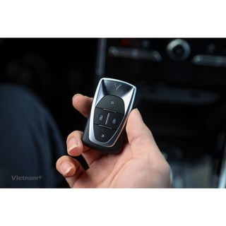Bọc da chìa khóa khóa Vinfast VF8 E34, VF9 xe điện bằng da bò, nhiều mầu sắc, có kèm theo móc khóa