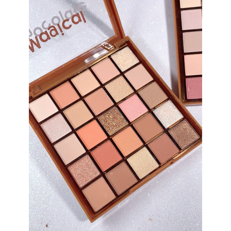 Bảng mắt 25 ô Chocolate by She, hàng Mỹ, chất phấn sáp cực kì bám dính, không rơi rớt.