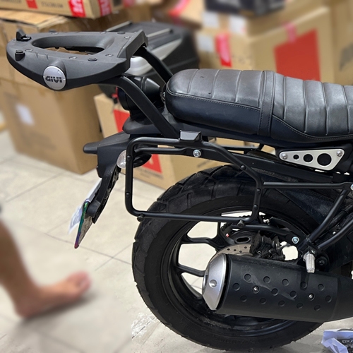 Baga hông givi SBL  dùng để gắn thùng , túi cho xe Yamaha XSR155  - Chính hãng