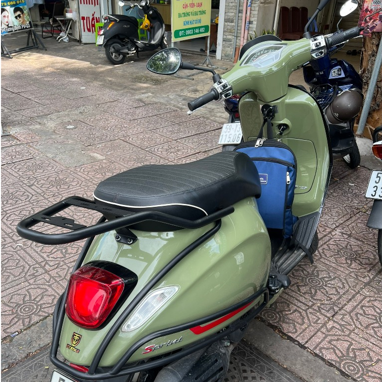 Baga sau GIVI cho xe Vespa Primavera / Sprint- Chính hãng