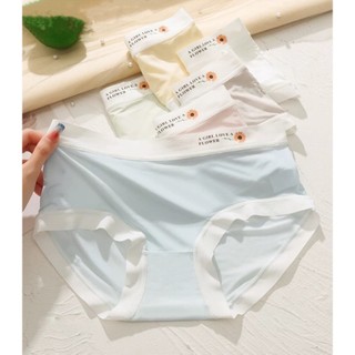 Quần Lót Su Lụa 2205 Cạp Vừa Tàng Hình Phối Họa Tiết Hoa Nhỏ Không Lộ Viền