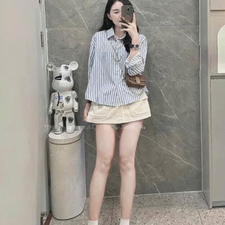 Áo sơ mi nữ tay dài hoạ tiết kẻ sọc xanh phối màu thêu chữ ngực kiểu dáng đơn giản form rộng HCOM3079 YuuMi Style