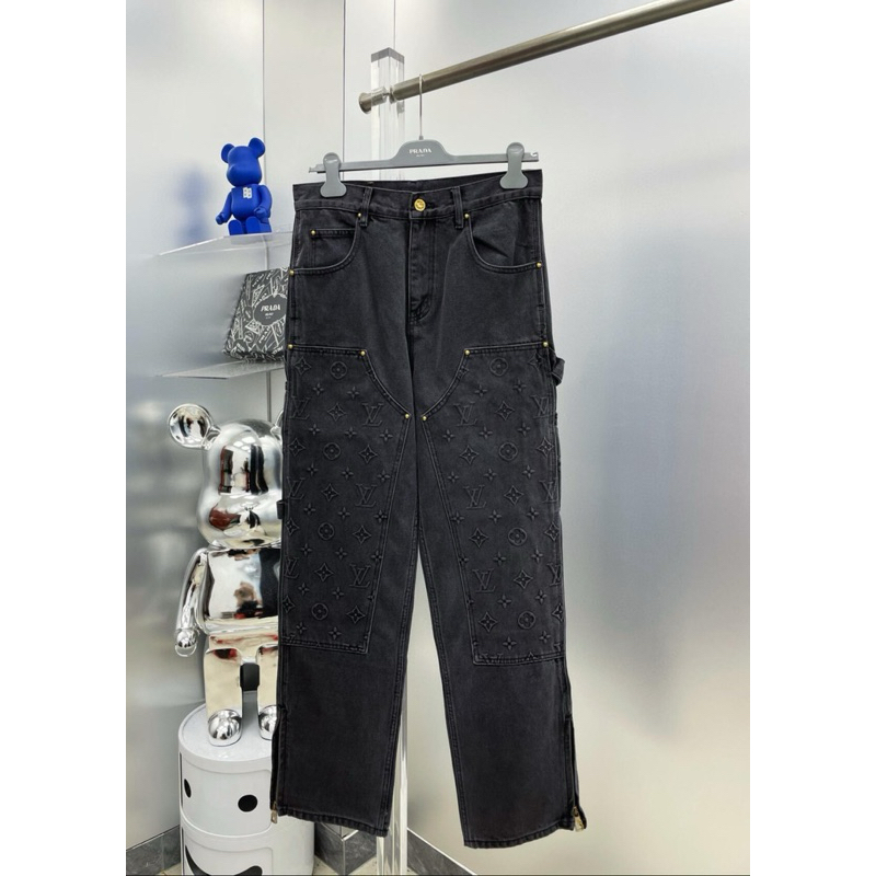 ⚡️[Hight Quality] Quần Jeans Lu1s Vu11on Carpenter Monogram Denim Pants Nam Nữ - Điểm Nhấn Hoa Đen Dập Nồi Street Wear