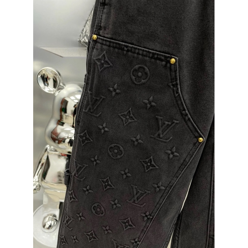 ⚡️[Hight Quality] Quần Jeans Lu1s Vu11on Carpenter Monogram Denim Pants Nam Nữ - Điểm Nhấn Hoa Đen Dập Nồi Street Wear