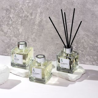 Bộ sản phẩm Tinh dầu nước hoa JALIN kèm lọ thủy tinh và que - Lọ vuông/tròn dung tích 100ml