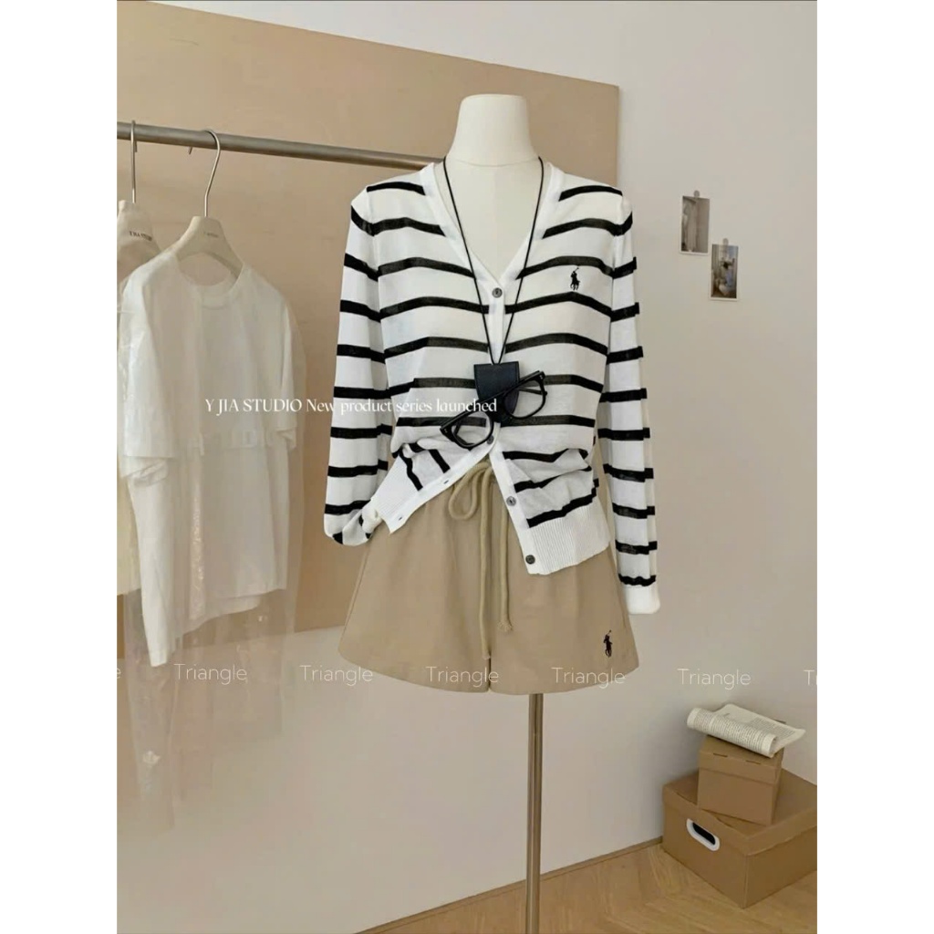 Triangle Love Set(Cân nhắc kỹ, return is not welcomed) áo len cardigan kẻ sọc mix cùng quần short kaki thêu ngựa