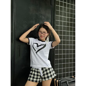 Áo thun nữ baby tee '' viền đen tim trầm tính '' siêu dễ thương 100% cotton.