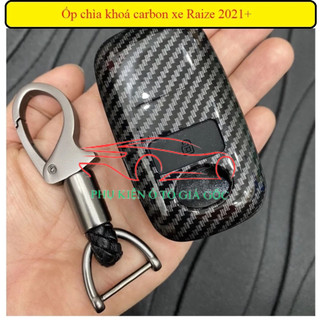 Ốp chìa khóa, bọc khóa Carbon xe Toyota Raize 2021, 2022, 2023, 2024 kèm móc treo sang trọng