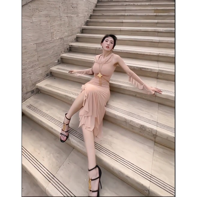 Váy ôm body xẻ tà trùm đầu màu hông nude nữ cá tính