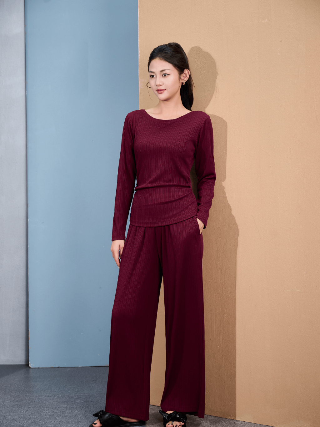 Ảnh Bộ Quần Áo Thu Đông Cổ Thấp Laroma Cho Nữ | Basic - Giữ Ấm - Vải Thơm - Kháng Khuẩn 1