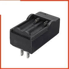 Pin 3v7 sạc dùng nhiều lần cho quạt, loa bán hàng , đèn pin 18650 tiện lợi