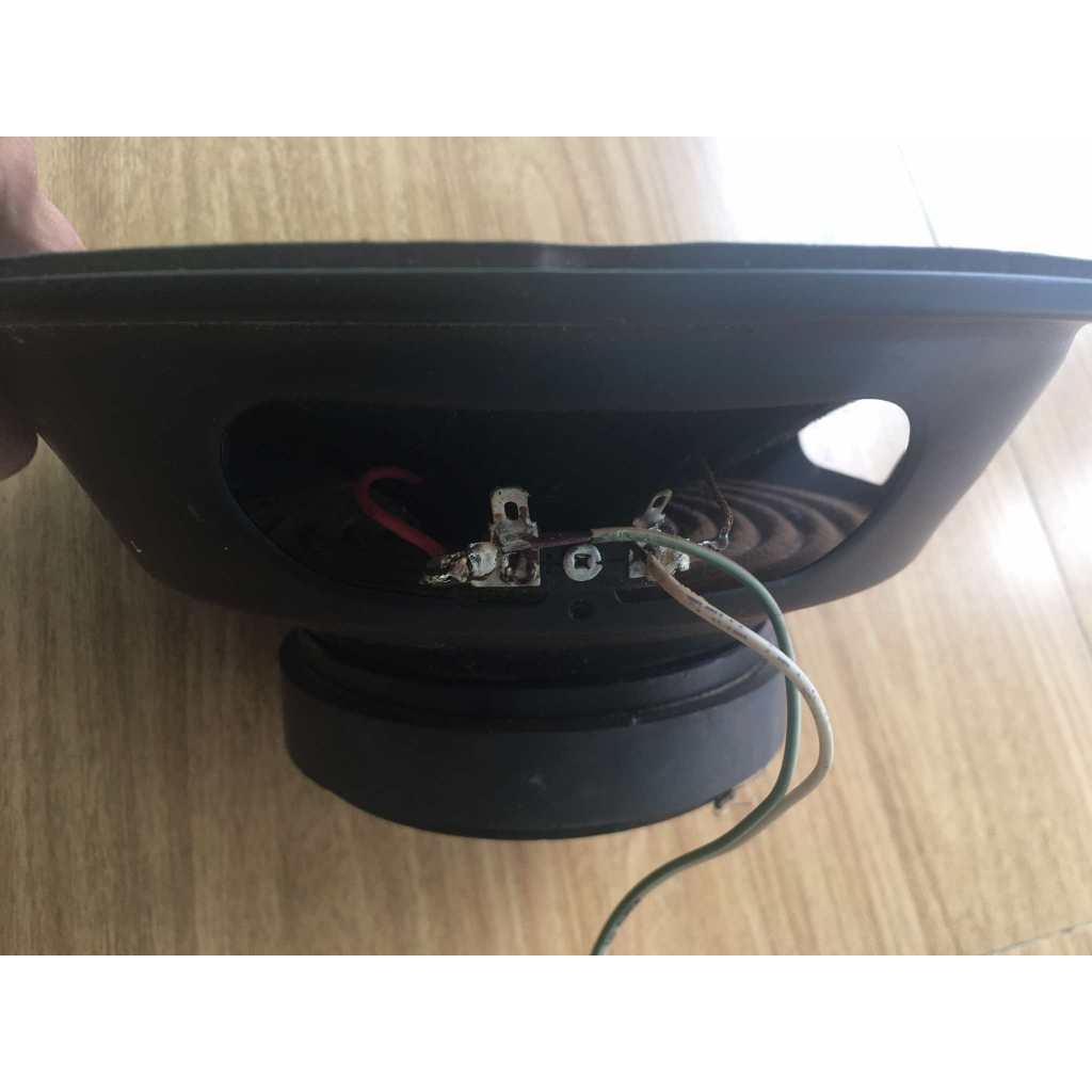 Loa bass 25 cũ đã qua sử dụng , hoạt động bình thường chỉ cần thay râu ...