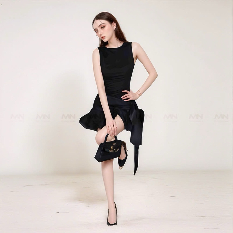 Ảnh Đầm đen dự tiệc MINA hở lưng dáng xoè ngắn chất Cotton Nhật phối Lụa MN302 4