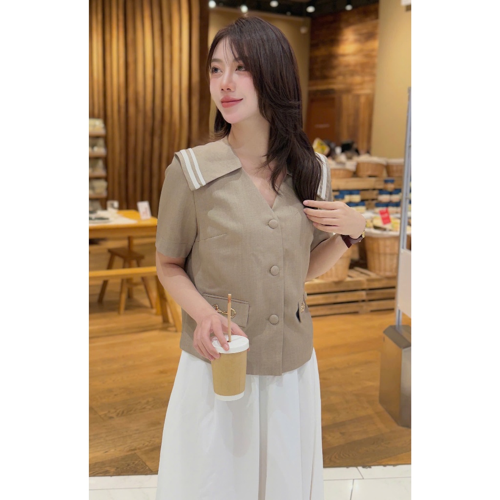 Áo Sơ Mi Nữ Ngắn Tay Cổ Tim Cúc Bọc Dáng Ôm Vừa, Sơ Mi Nữ Công Sở HAAN Design - SM202