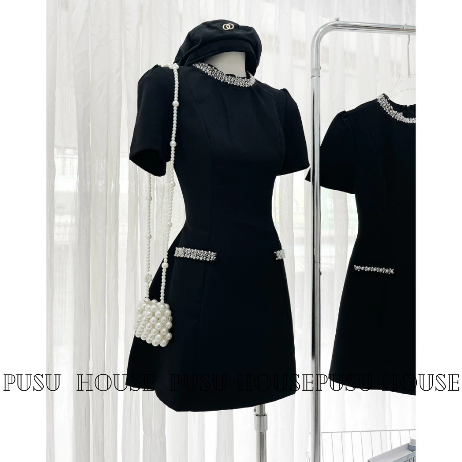 Đầm đen dự tiệc tay phồng đính đá cổ và túi tiểu thư sang chảnh -PUSU HOUSE