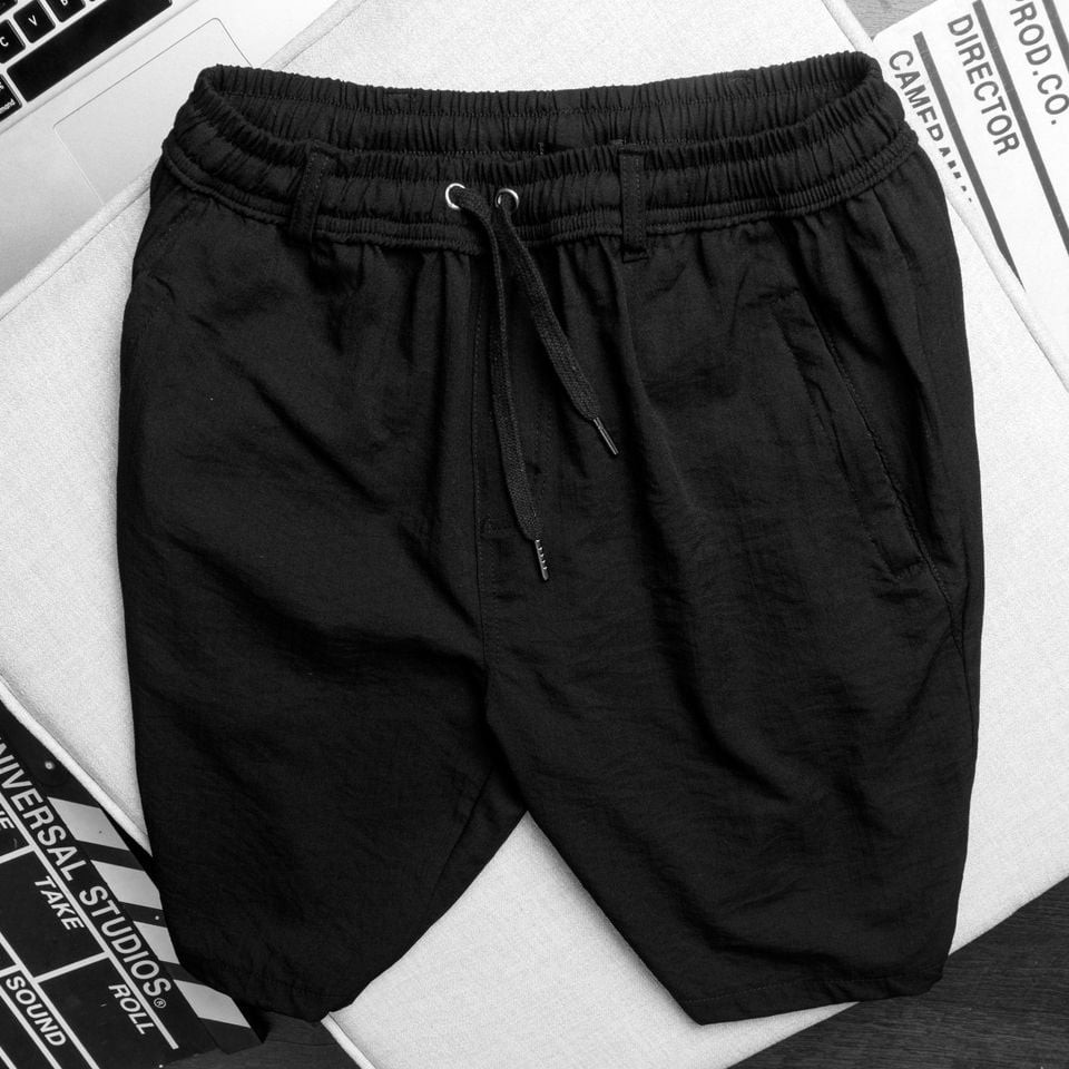 Quần short đũi đen