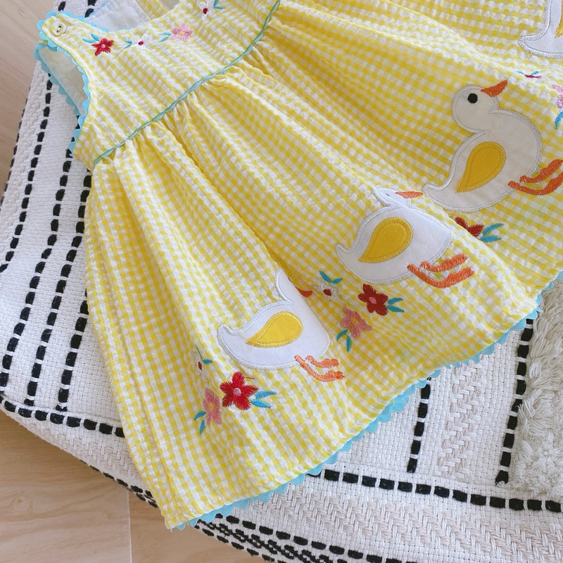 (Order) Váy vàng hoạ tiết chú vịt ngộ nghĩnh thêu hoa caro dành cho bé gái
