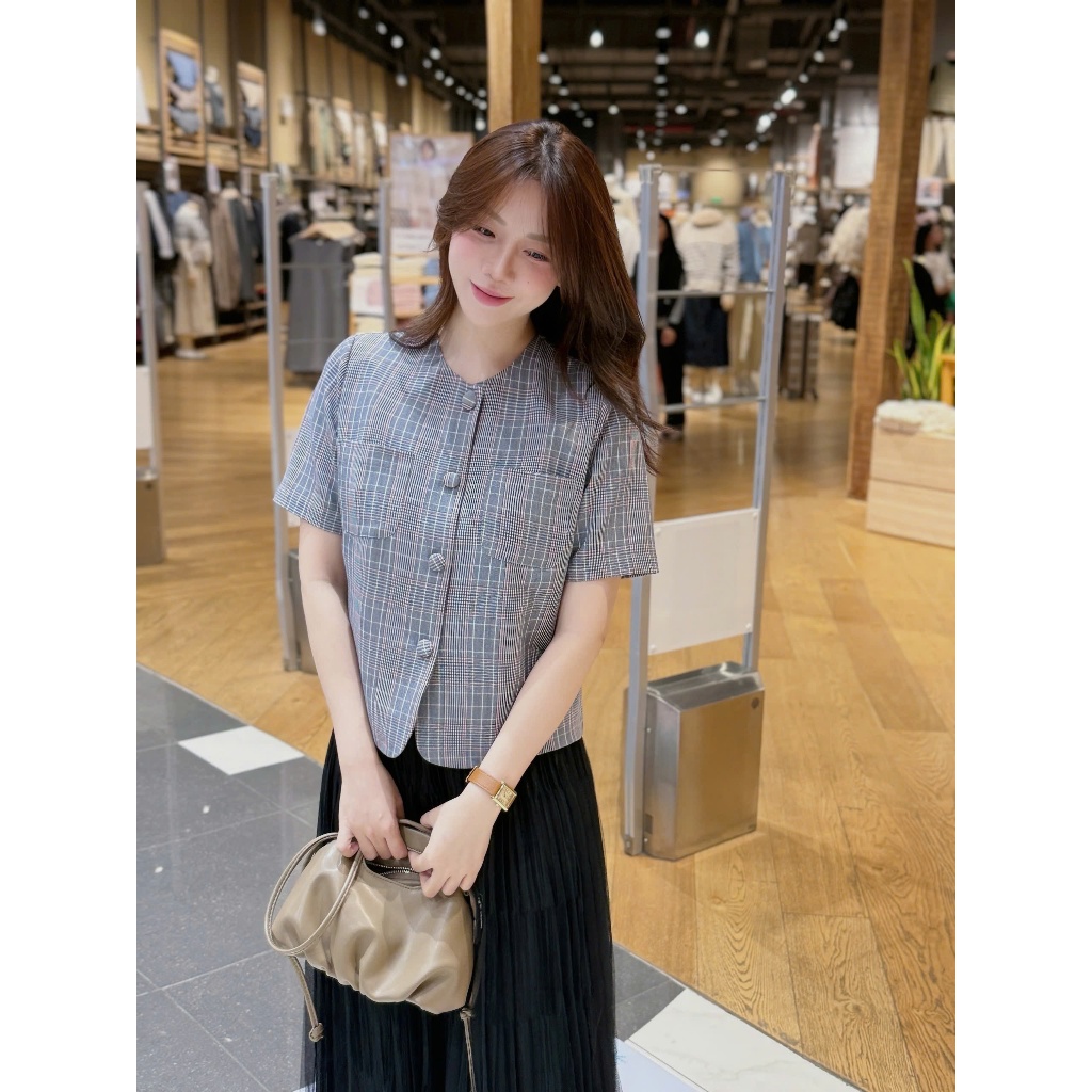 Áo Sơ Mi Nữ Tay Ngắn Cổ Tròn Có Túi Dáng Ngắn Chất Liệu Cao Cấp Mềm Mát, Sơ Mi Nữ Công Sở Trẻ TRung SM79