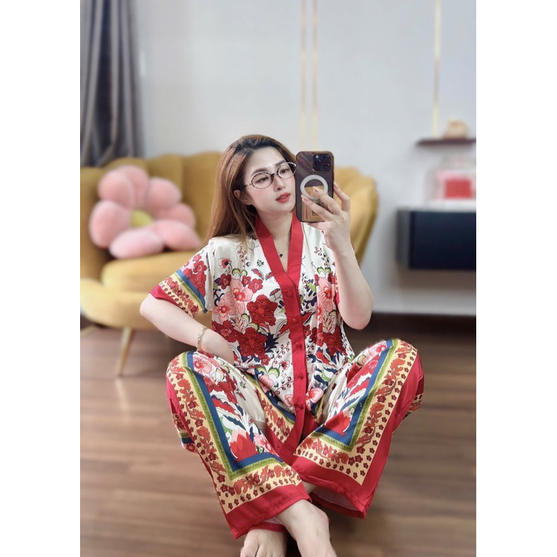 Đồ bộ- set ngủ mặc nhà pijama hoa đỏ cổ Y lụa latin mềm mịn mát