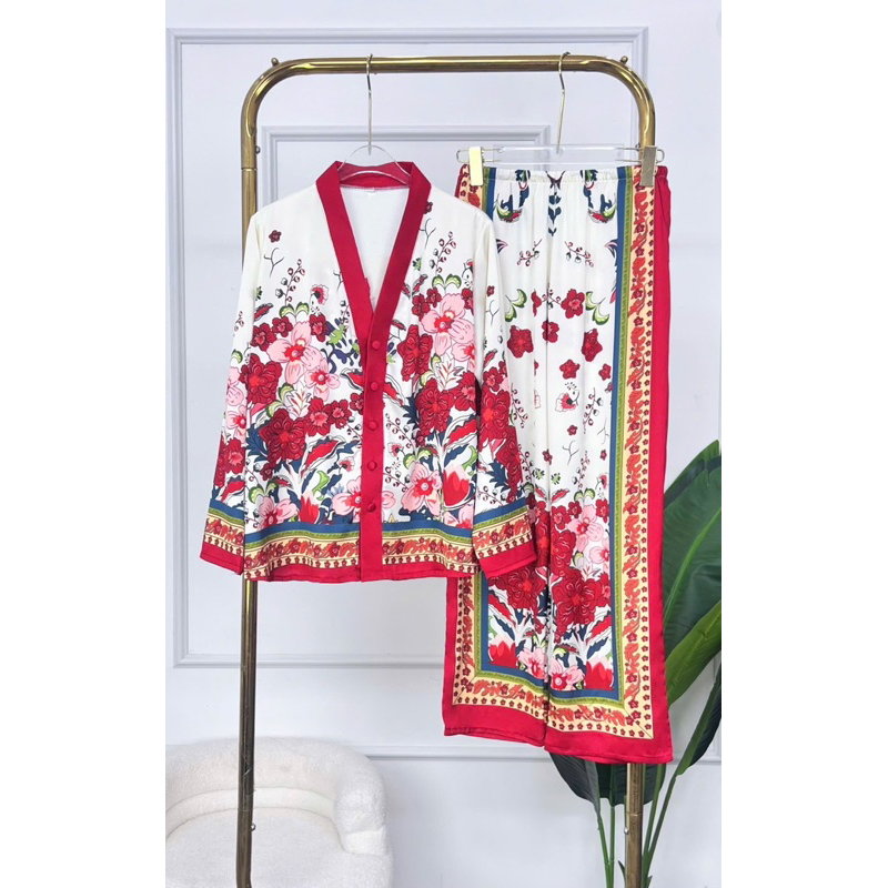 Đồ bộ- set ngủ mặc nhà pijama hoa đỏ cổ Y lụa latin mềm mịn mát