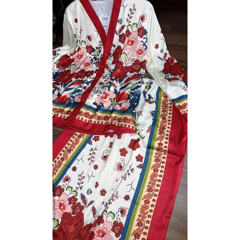 Đồ bộ- set ngủ mặc nhà pijama hoa đỏ cổ Y lụa latin mềm mịn mát