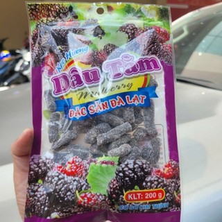 200gr -Đặc sản Đà Lạt kẹo dâu tằm, được chế biến từ những quả dâu chín mọng,cơ sở sản xuất Kim Thịnh,date xa 12 tháng