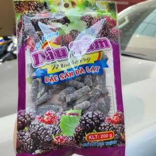 200gr -Đặc sản Đà Lạt kẹo dâu tằm, được chế biến từ những quả dâu chín mọng,cơ sở sản xuất Kim Thịnh,date xa 12 tháng