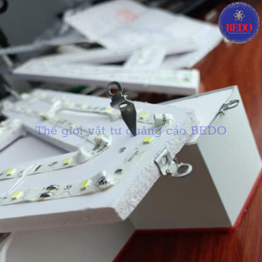 [ Túi 1000 Cái ] Ke Góc Nhọn Đỡ Hậu Chữ Nổi BEDO Thép 20x5x7mm Ke Đỡ Formex Chữ Nổi Quảng Cáo