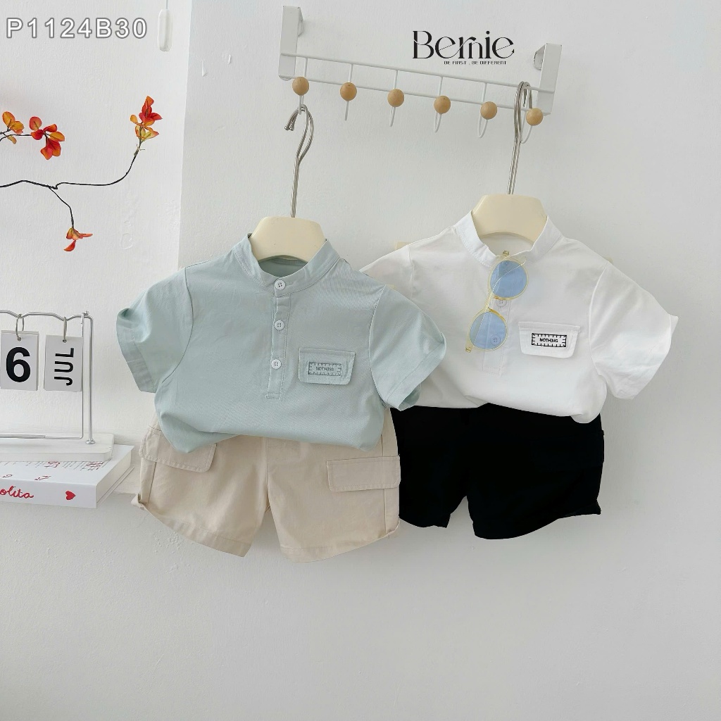 Bộ sơ mi cổ tàu Hàn Quốc cho bé trai, bộ sơ mi cổ trụ trơn phối nắp túi phối quần kaki cá tính P1124B30