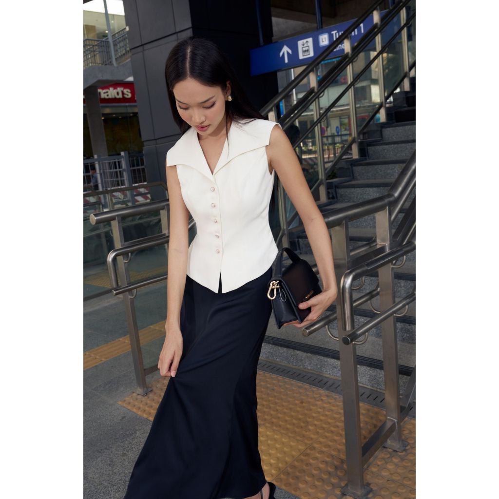 Set đồ công sở áo peplum cổ lá màu trắng / đen và chân váy A-line đen – Vella VA24023 VV24097