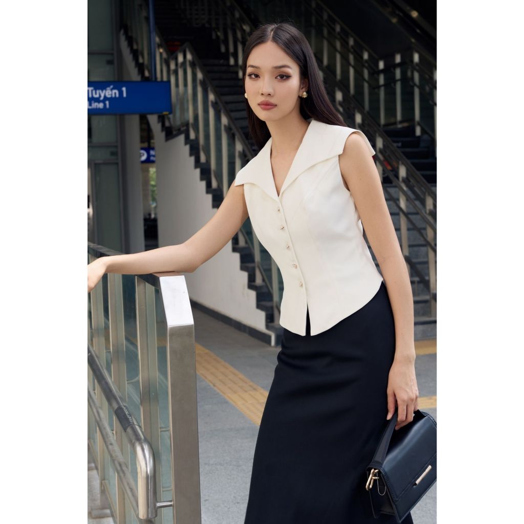Set đồ công sở áo peplum cổ lá màu trắng / đen và chân váy A-line đen – Vella VA24023 VV24097