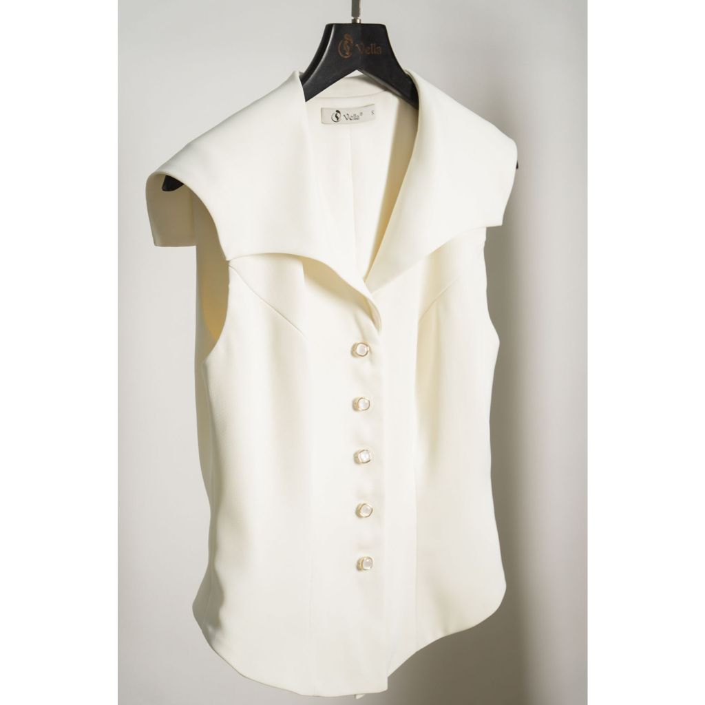 Set đồ công sở áo peplum cổ lá màu trắng / đen và chân váy A-line đen – Vella VA24023 VV24097