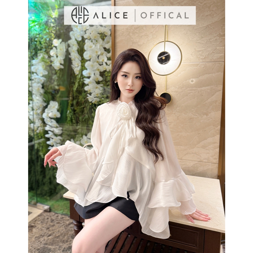 Set Đồ Tiểu Thư Thanh Lịch Alice Áo Chất Tơ Óng Hàn Thiết Kế Tay Loe Nhiều Lớp Cổ Đính Hoa Nổi Kèm Quần Short Tafta S833