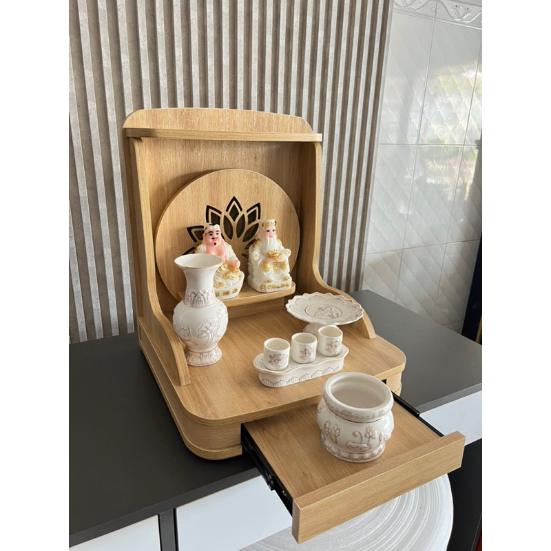 ( Có Đèn Led Sẵn ) BÀN THỜ THẦN TÀI THỔ ĐỊA HOA SEN NHỌN MÀU VÀNG ( chưa bao gồm: tượng + lư hương )