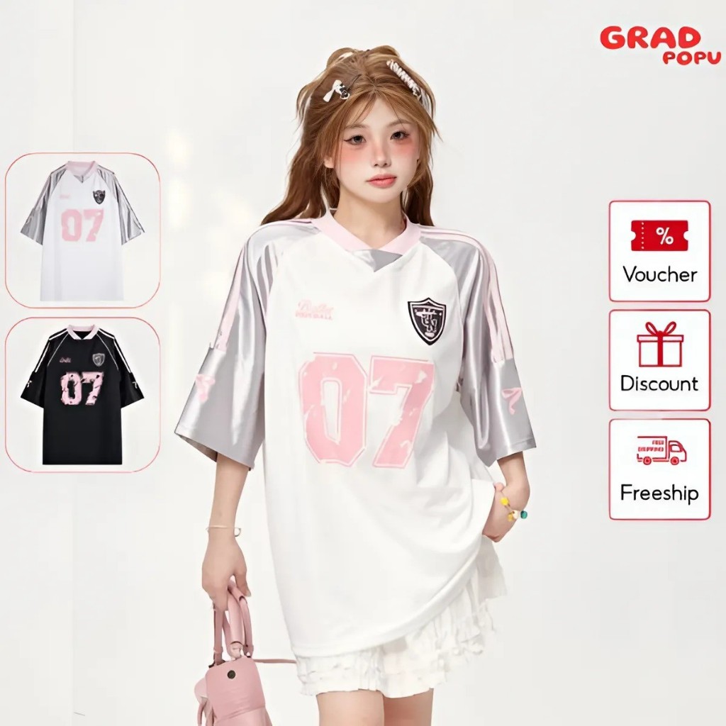 Áo thun nữ form rộng GRADPOPU vải cotton thoáng mát cổ V in hoạt tiết phong cách bóng chày PAT81