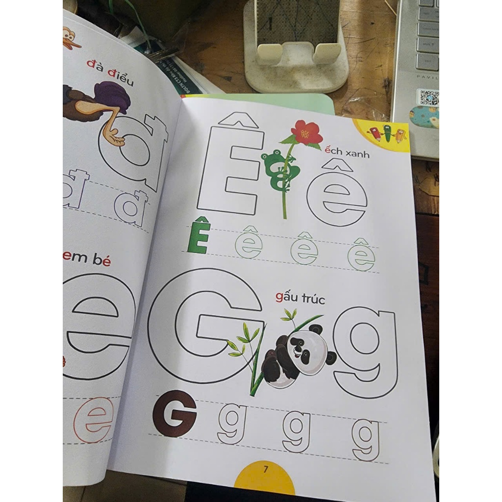 Ảnh sách - Quà cho bé - Bé học chữ cái và tô màu tặng kèm sticker chữ cái 1