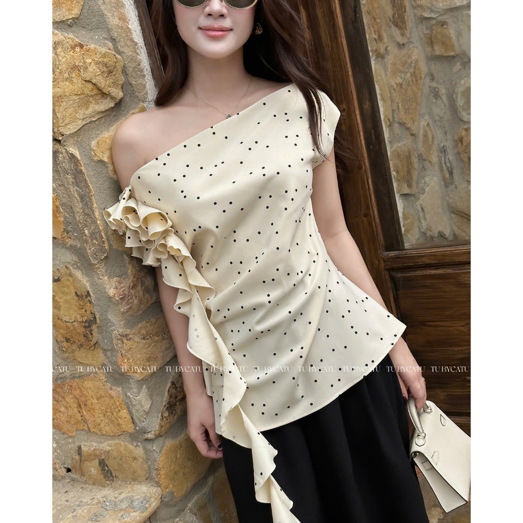 Ảnh TUBYCATU | Áo lệch vai chấm bi cream polka dot top 4