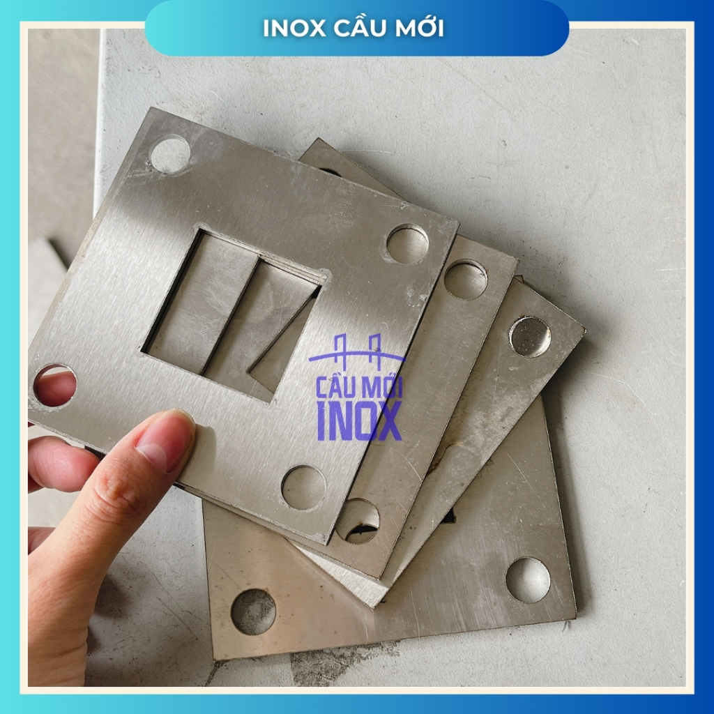 Bản mã vuông inox 304, kích thước ngoài 100mm, trong 40mm, độ dày 10ly, lỗ 15mm cắt laser chính xác