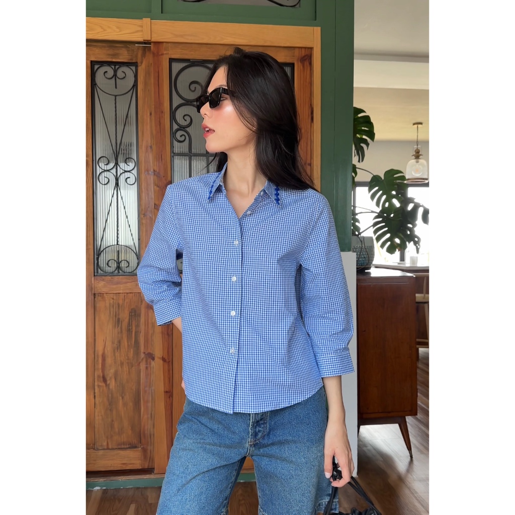 TheBlueTshirt - Áo sơ mi kẻ sọc caro tay lửng phồng nhẹ cổ viền zigzag lace cho nữ - Checked Treasure Shirt - Women
