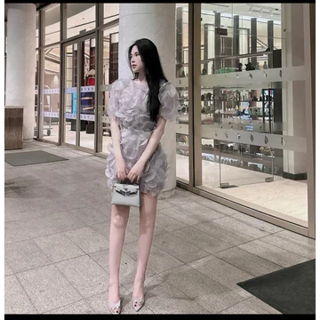 đầm thiết kế chất liệu độc lạ , đầm thiết kế cao cấp nữ , đầm dự tiệc nữ chất đẹp xịn .