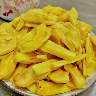 Mít Sấy Vinafoods 100G được chế biến từ những quả mít chín đủ độ, giòn tan,thơm ngon,date xa,giá tốt