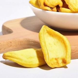 Mít Sấy Vinafoods 100G được chế biến từ những quả mít chín đủ độ, giòn tan,thơm ngon,date xa,giá tốt